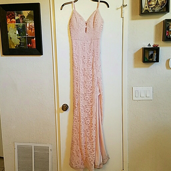 WINDSOR DRESS PROM - Picture 1 of 8